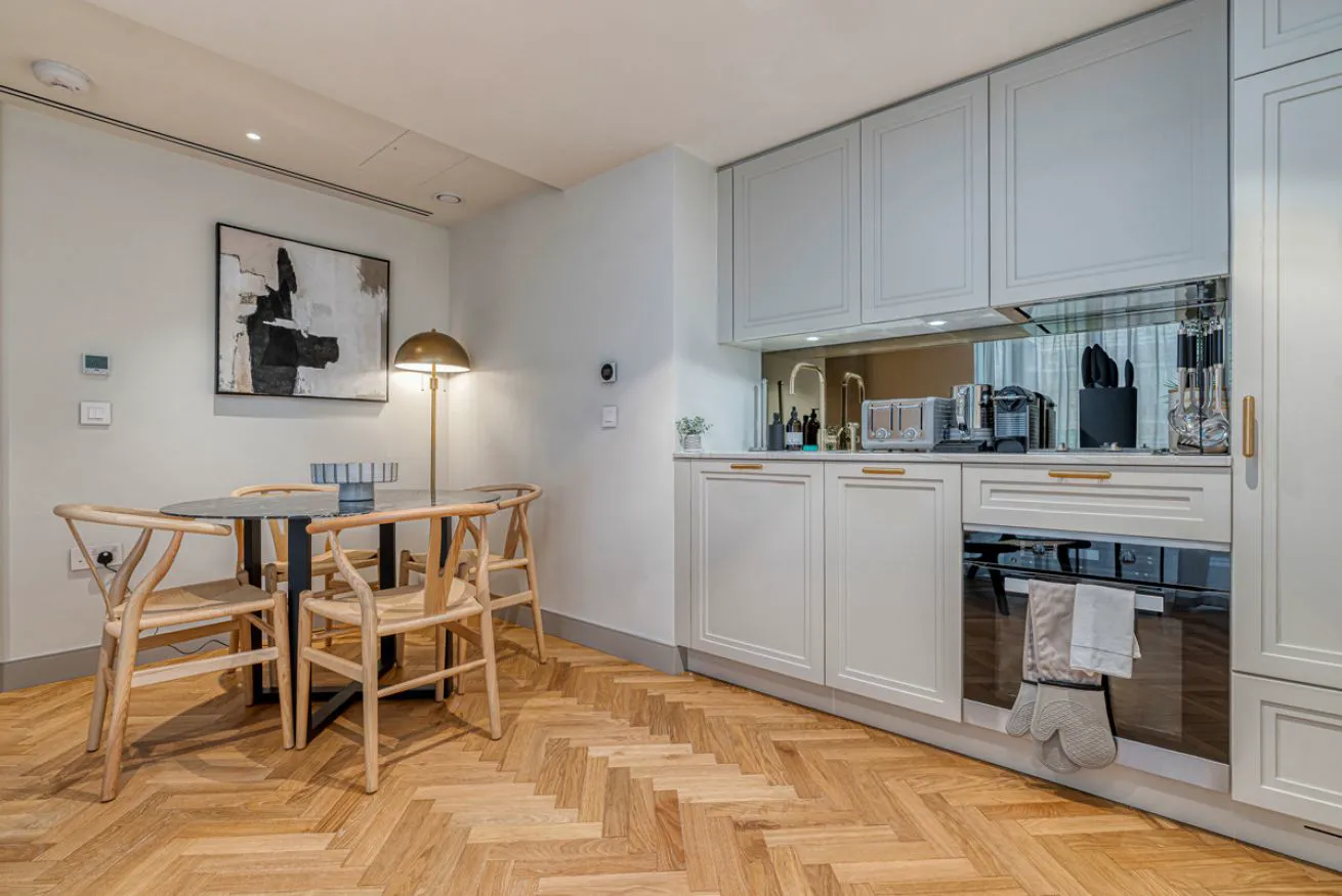 Classic One-Bedroom Apartment 4